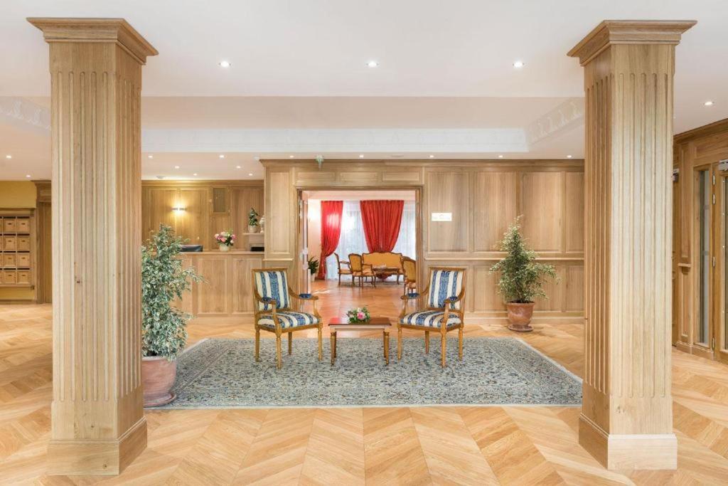 Medicis Home Dijon Les Petites Roches Exterior photo