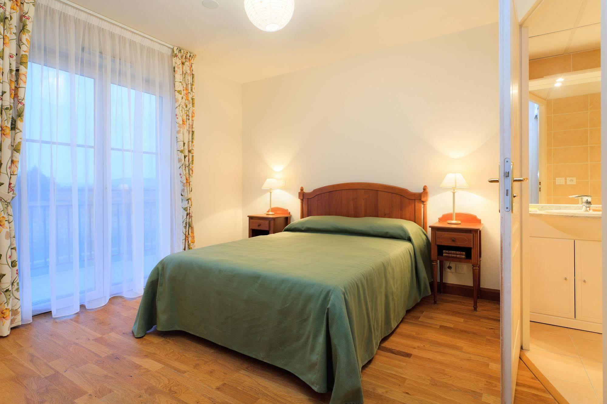 Medicis Home Dijon Les Petites Roches Exterior photo