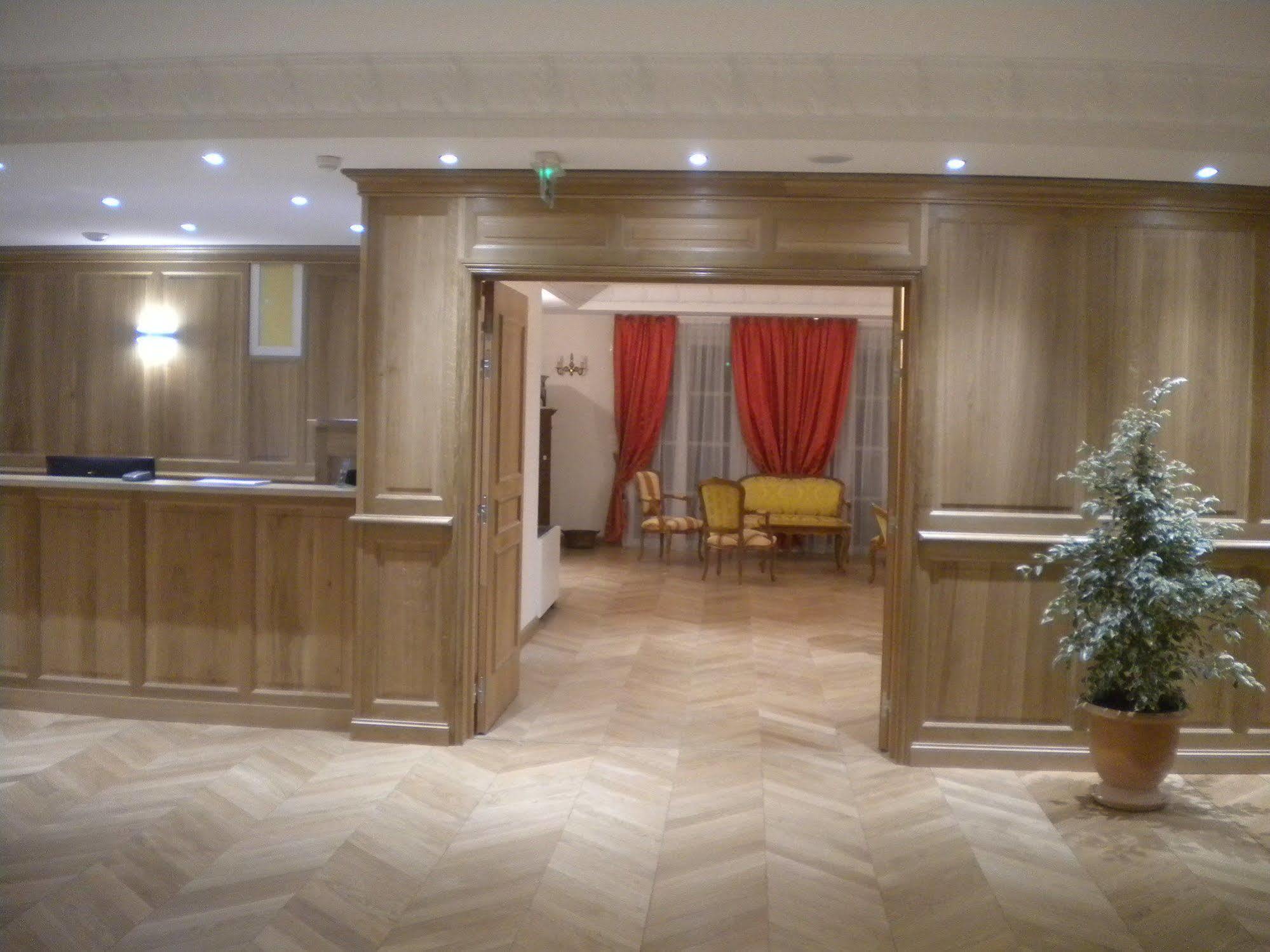 Medicis Home Dijon Les Petites Roches Exterior photo