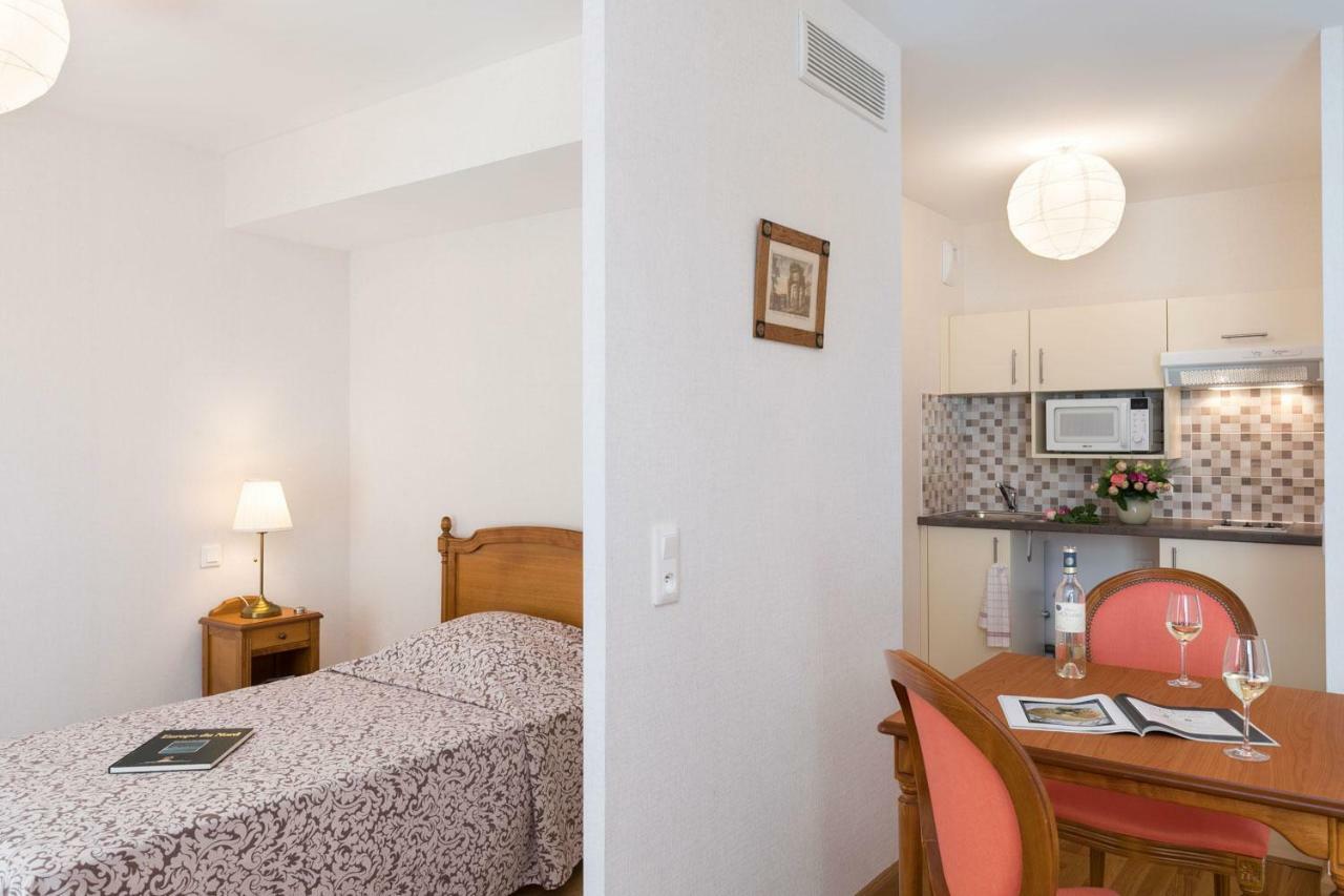 Medicis Home Dijon Les Petites Roches Exterior photo